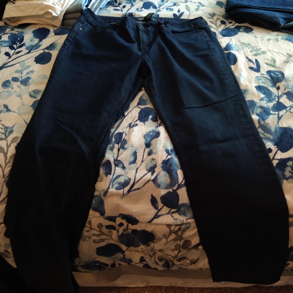 New York & Company darkest jean size 18 Tall Hard to find size!